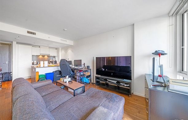 608 8488 CORNISH STREET, Vancouver BC V6P 0C2 S.W. Marine