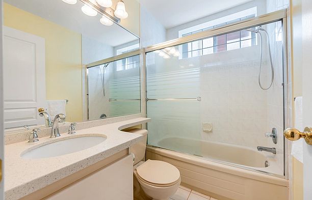 2739 W 32nd Avenue MacKenzie Heights