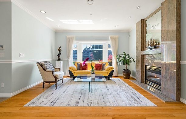 2739 W 32nd Avenue MacKenzie Heights