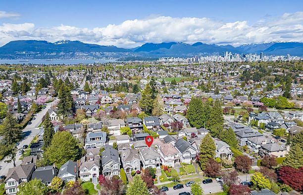 2739 W 32nd Avenue MacKenzie Heights