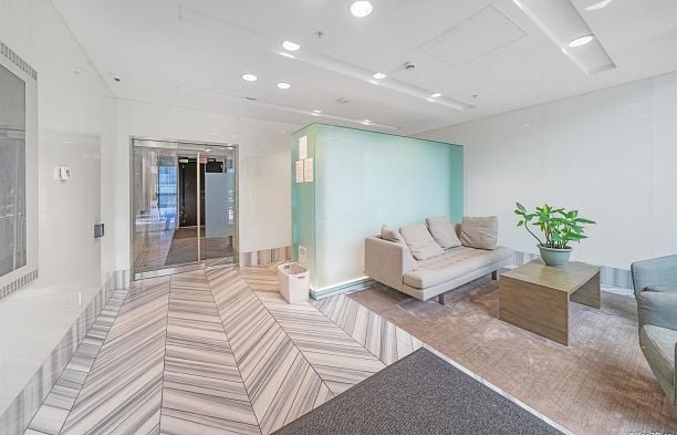608 8488 CORNISH STREET, Vancouver BC V6P 0C2 S.W. Marine