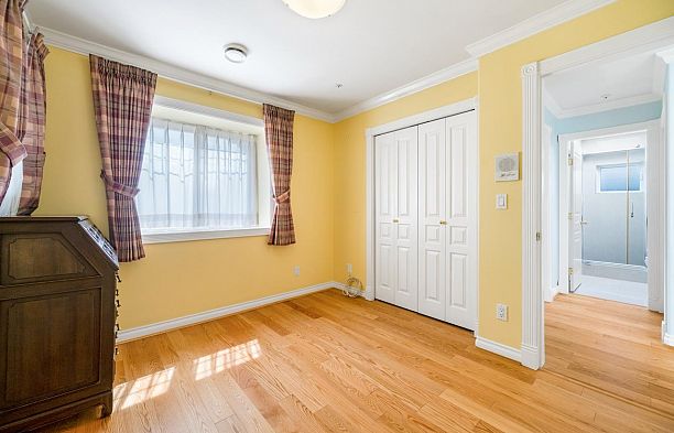 2739 W 32nd Avenue MacKenzie Heights