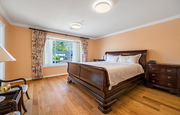 2739 W 32nd Avenue MacKenzie Heights