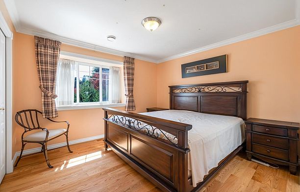 2739 W 32nd Avenue MacKenzie Heights