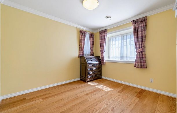 2739 W 32nd Avenue MacKenzie Heights