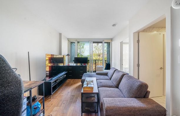 608 8488 CORNISH STREET, Vancouver BC V6P 0C2 S.W. Marine