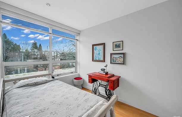 PH 2065 W 4th Avenue Kitsilano