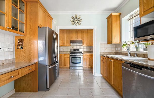 2739 W 32nd Avenue MacKenzie Heights