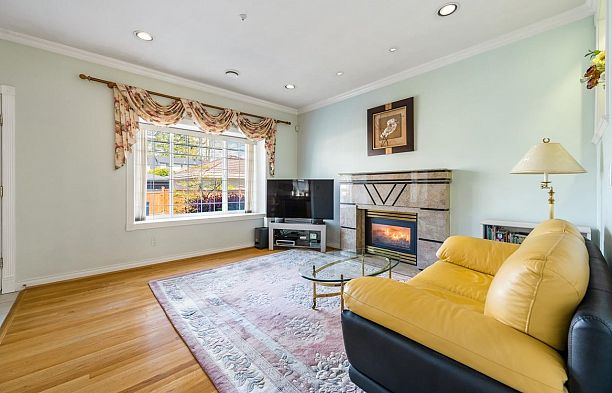 2739 W 32nd Avenue MacKenzie Heights