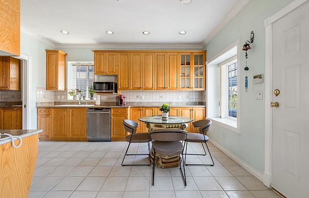 2739 W 32nd Avenue MacKenzie Heights