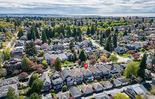 2739 W 32nd Avenue MacKenzie Heights