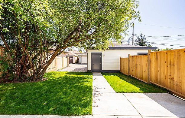 2356 West 16th Avenue Arbutus