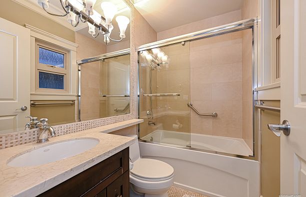 2978 W 21 Avenue Arbutus