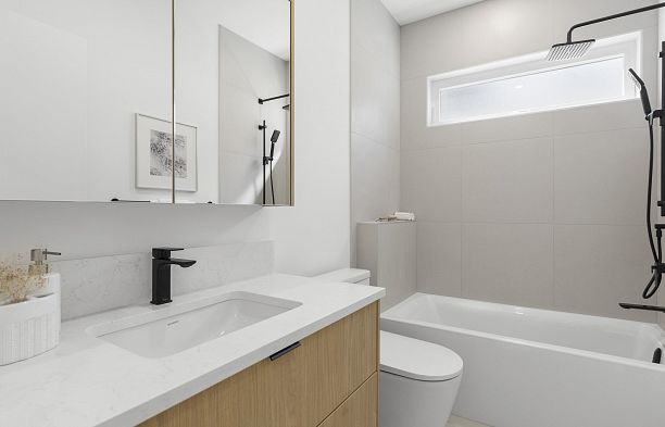 1 4422 W 6TH AVENUE, Vancouver BC V6R 1V3 Point Grey