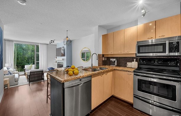 307 2288 MARSTRAND AVENUE, Vancouver BC V6K 4S9 Kitsilano