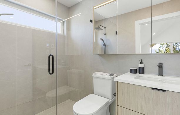 1 4422 W 6TH AVENUE, Vancouver BC V6R 1V3 Point Grey
