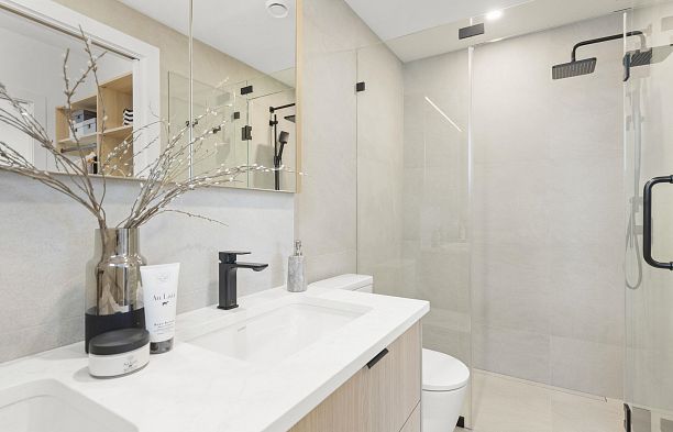 1 4422 W 6TH AVENUE, Vancouver BC V6R 1V3 Point Grey