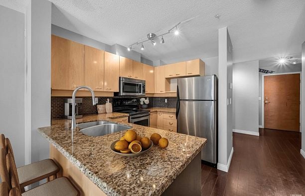 307 2288 MARSTRAND AVENUE, Vancouver BC V6K 4S9 Kitsilano