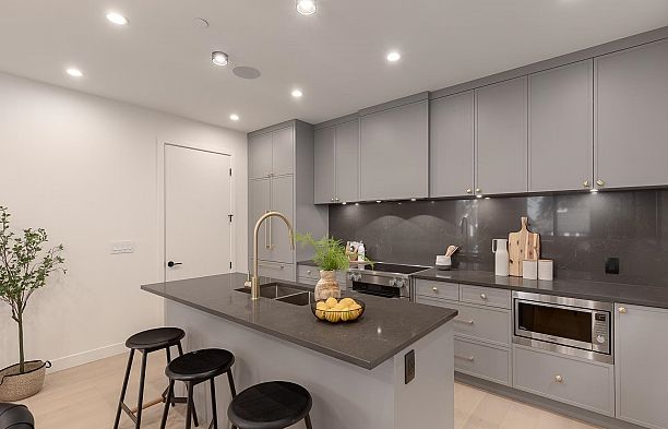 1 3858 W 13TH AVENUE, Vancouver BC V6R 2S8 Point Grey