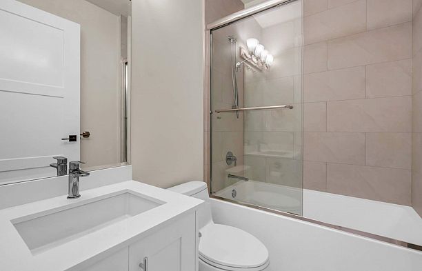 Basement Suite 2475 W 16TH AVENUE, Vancouver BC V6K 3B7 Kitsilano