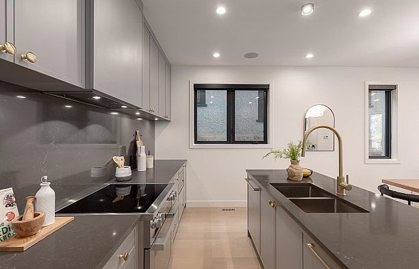 1 3858 W 13TH AVENUE, Vancouver BC V6R 2S8 Point Grey