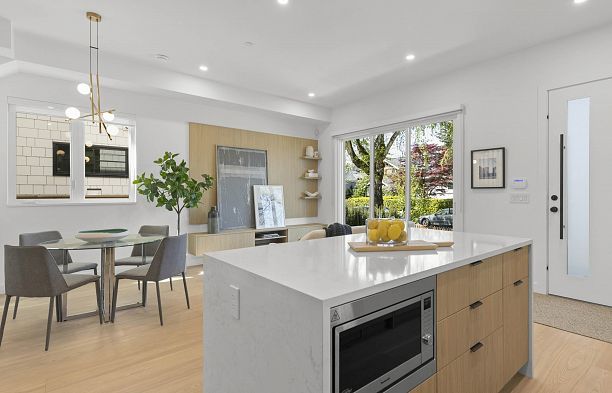 1 4422 W 6TH AVENUE, Vancouver BC V6R 1V3 Point Grey