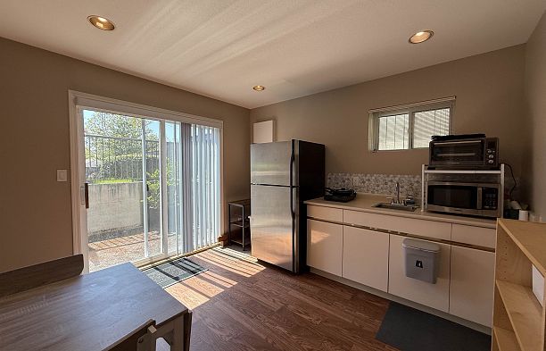 Basement Suite 3962 W 24TH AVENUE, Vancouver BC V6S 1M2 Dunbar