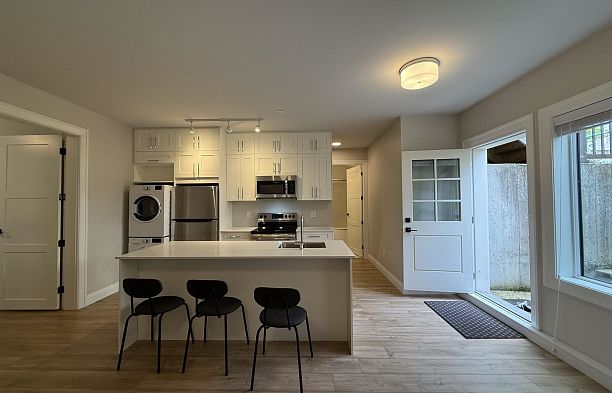 Basement Suite 2475 W 16TH AVENUE, Vancouver BC V6K 3B7 Kitsilano