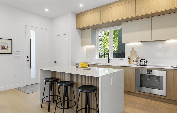 1 4422 W 6TH AVENUE, Vancouver BC V6R 1V3 Point Grey