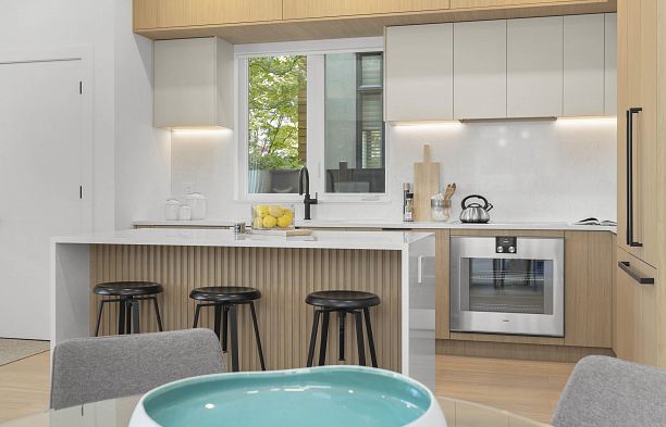 1 4422 W 6TH AVENUE, Vancouver BC V6R 1V3 Point Grey