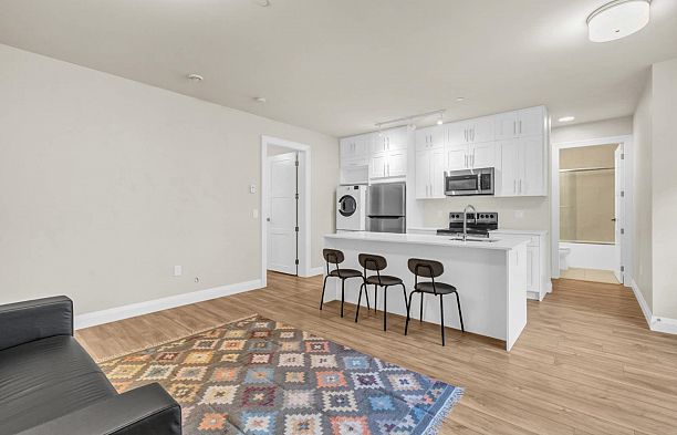 Basement Suite 2475 W 16TH AVENUE, Vancouver BC V6K 3B7 Kitsilano