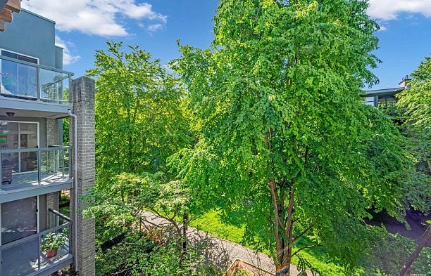 307 2288 MARSTRAND AVENUE, Vancouver BC V6K 4S9 Kitsilano