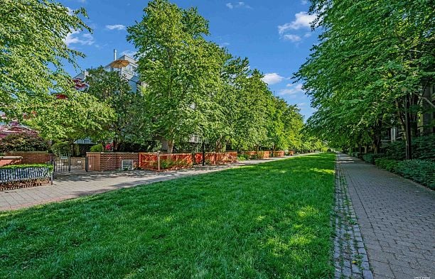 307 2288 MARSTRAND AVENUE, Vancouver BC V6K 4S9 Kitsilano