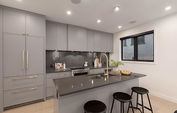 1 3858 W 13TH AVENUE, Vancouver BC V6R 2S8 Point Grey