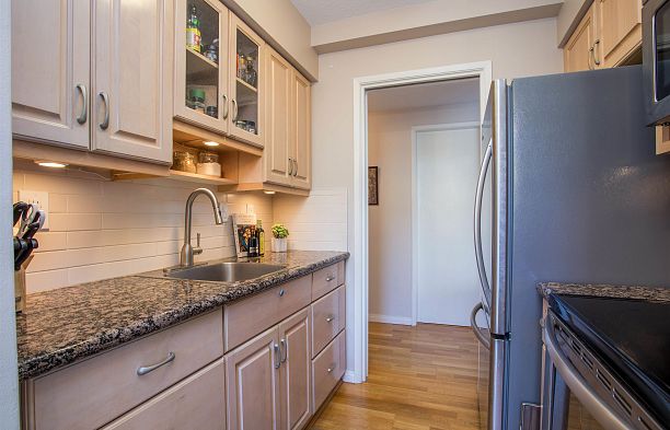 303 1575 BEACH AVENUE, Vancouver BC V6G 1Y5 West End VW