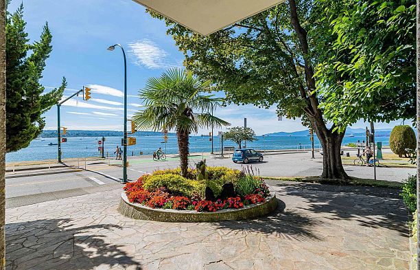 303 1575 BEACH AVENUE, Vancouver BC V6G 1Y5 West End VW