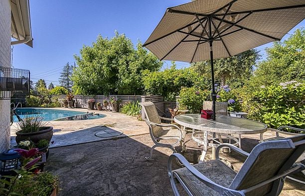 8184 EAST BOULEVARD, Vancouver BC V6P 5R6 S.W. Marine