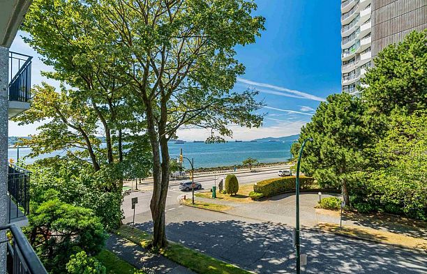 303 1575 BEACH AVENUE, Vancouver BC V6G 1Y5 West End VW