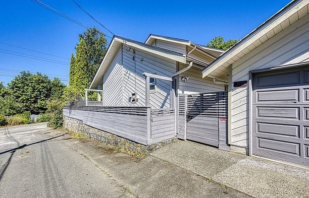 8184 EAST BOULEVARD, Vancouver BC V6P 5R6 S.W. Marine