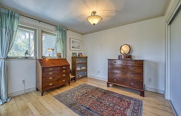 8184 EAST BOULEVARD, Vancouver BC V6P 5R6 S.W. Marine