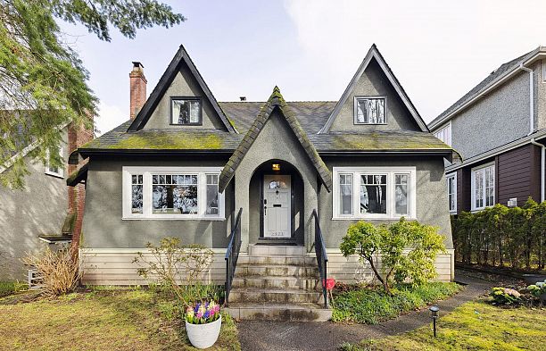 2923 W 32nd Avenue MacKenzie Heights