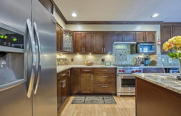 8184 EAST BOULEVARD, Vancouver BC V6P 5R6 S.W. Marine