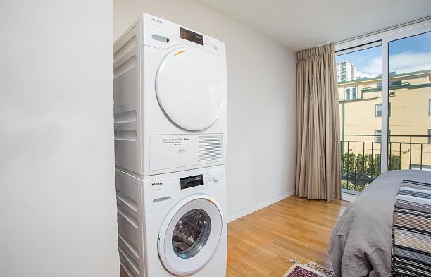 303 1575 BEACH AVENUE, Vancouver BC V6G 1Y5 West End VW