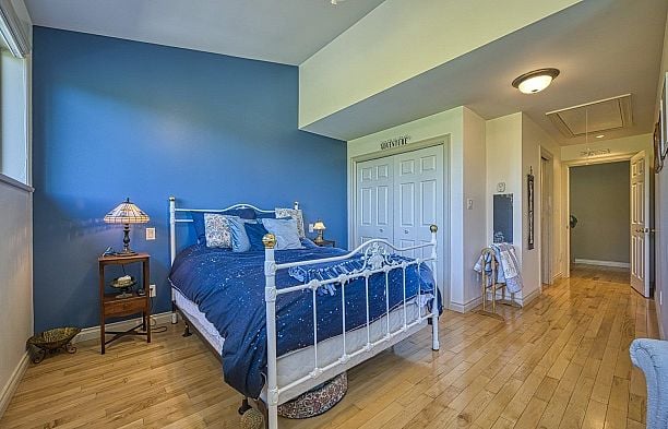 8184 EAST BOULEVARD, Vancouver BC V6P 5R6 S.W. Marine