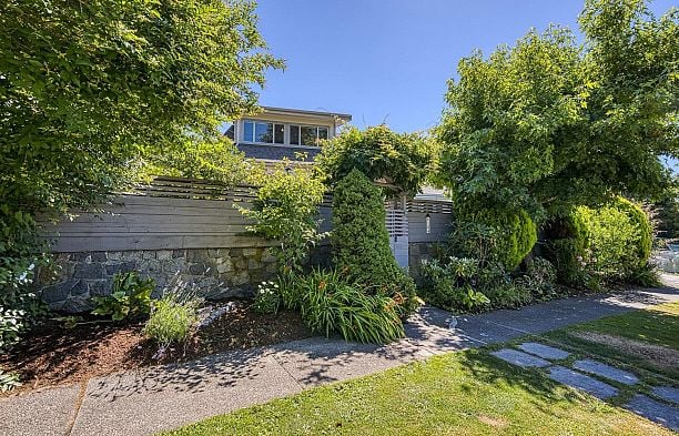 8184 EAST BOULEVARD, Vancouver BC V6P 5R6 S.W. Marine