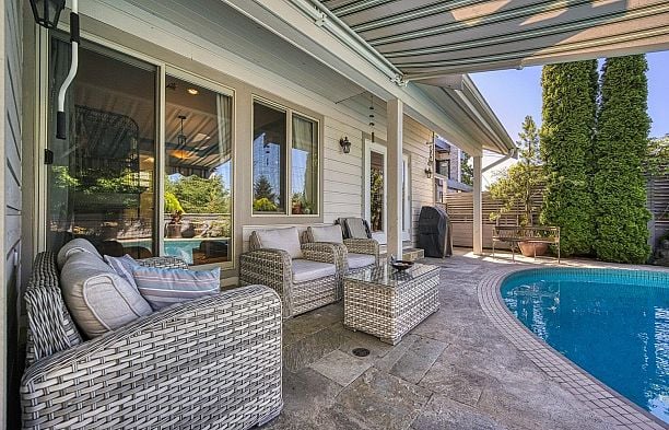 8184 EAST BOULEVARD, Vancouver BC V6P 5R6 S.W. Marine