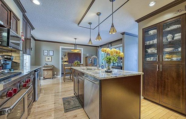 8184 EAST BOULEVARD, Vancouver BC V6P 5R6 S.W. Marine