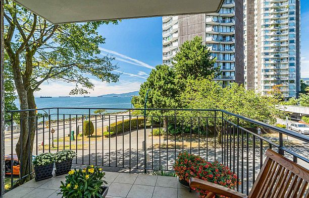 303 1575 BEACH AVENUE, Vancouver BC V6G 1Y5 West End VW
