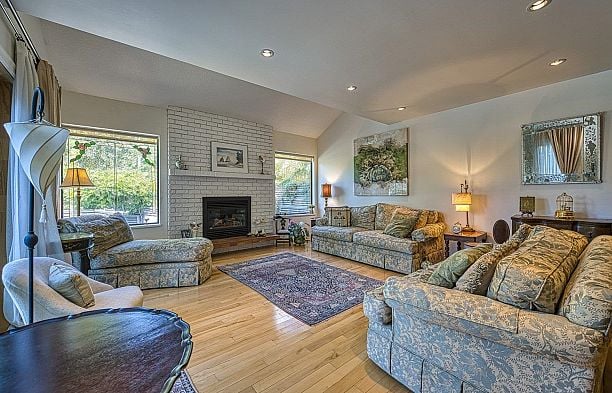 8184 EAST BOULEVARD, Vancouver BC V6P 5R6 S.W. Marine