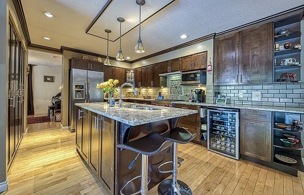 8184 EAST BOULEVARD, Vancouver BC V6P 5R6 S.W. Marine